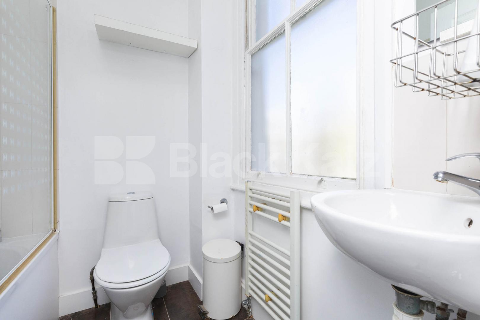 4 bedroom 2 bathroom maisonette with private garden Northchurch Road, Islington